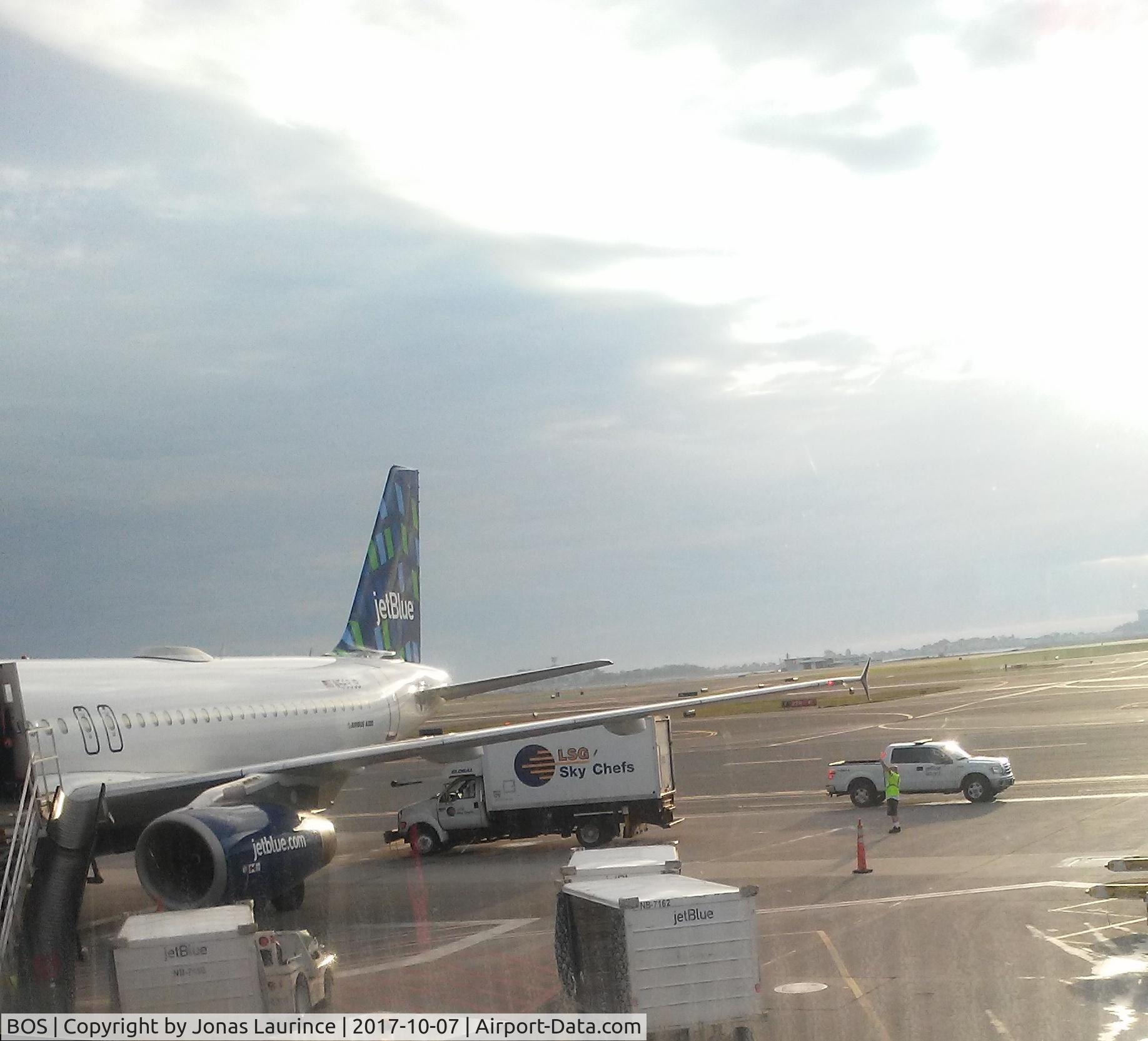 General Edward Lawrence Logan International Airport (BOS) - Jetblue aircraft at the Logan Airport of Boston / Flight to Port-au-Prince, Haiti