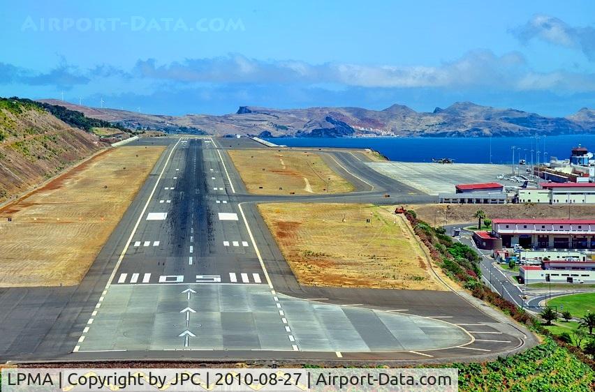 Madeira Airport (Funchal Airport), Funchal, Madeira Island Portugal (LPMA) - Seconds To Touchdown, From The Captain's POV 