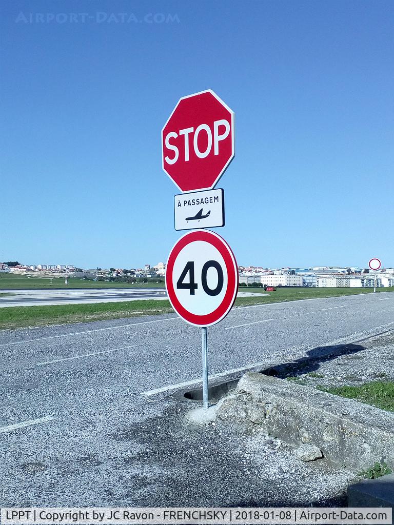 Portela Airport (Lisbon Airport), Portela, Loures (serves Lisbon) Portugal (LPPT) - portela airport, Lisbonne