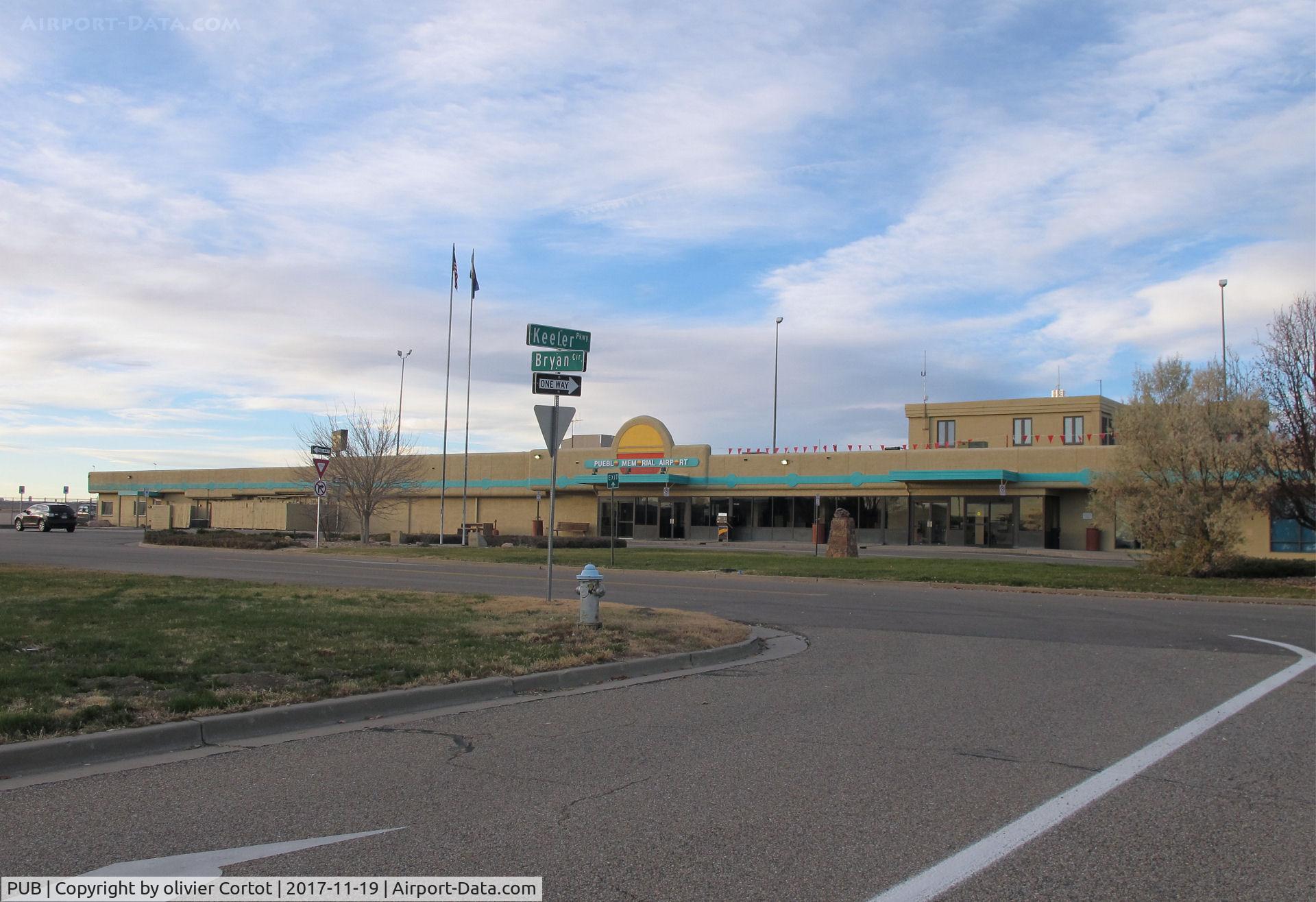 Pueblo Memorial Airport (PUB) - the passengers terminal