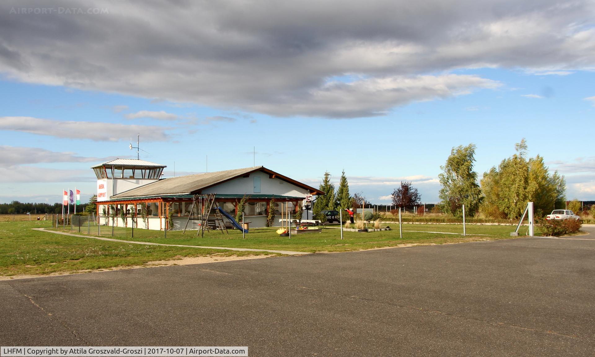 Fert?szentmiklós Airport, Fert?szentmiklós Hungary (LHFM) - Meidl Airport Fertöszentmiklós, Hungary