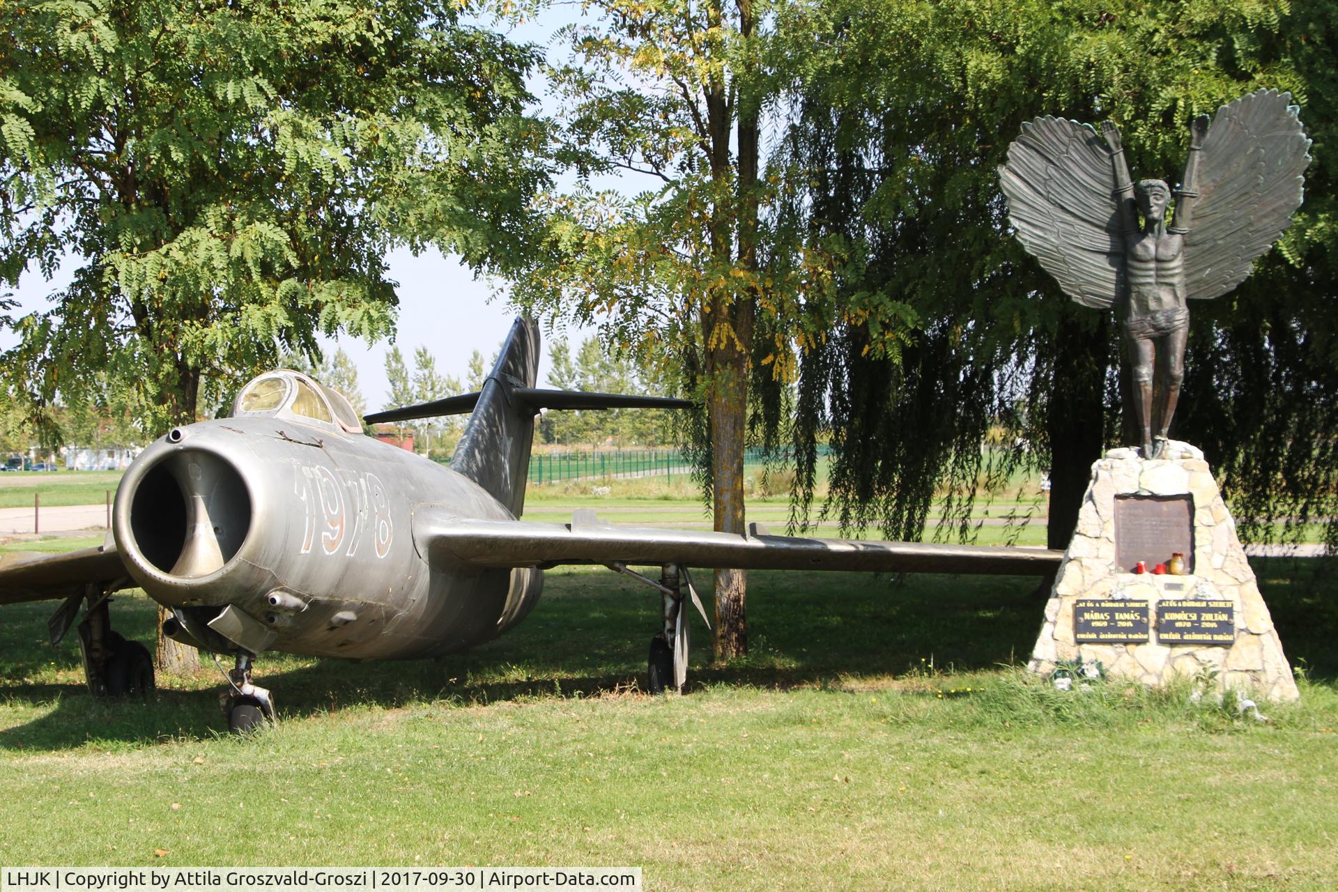 LHJK Airport - Jakabszállás Airport, Hungary