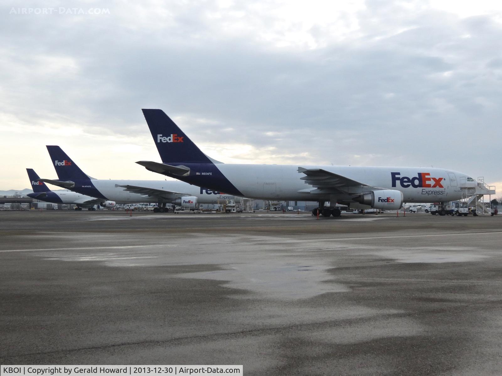 Boise Air Terminal/gowen Fld Airport (BOI) - During the holiday season Fed Ex always put on another aircraft.to help the normal two.