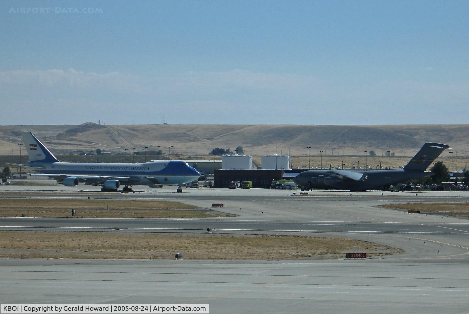 Boise Air Terminal/gowen Fld Airport (BOI) - Air Force One taxiing out past C-17A support aircraft.