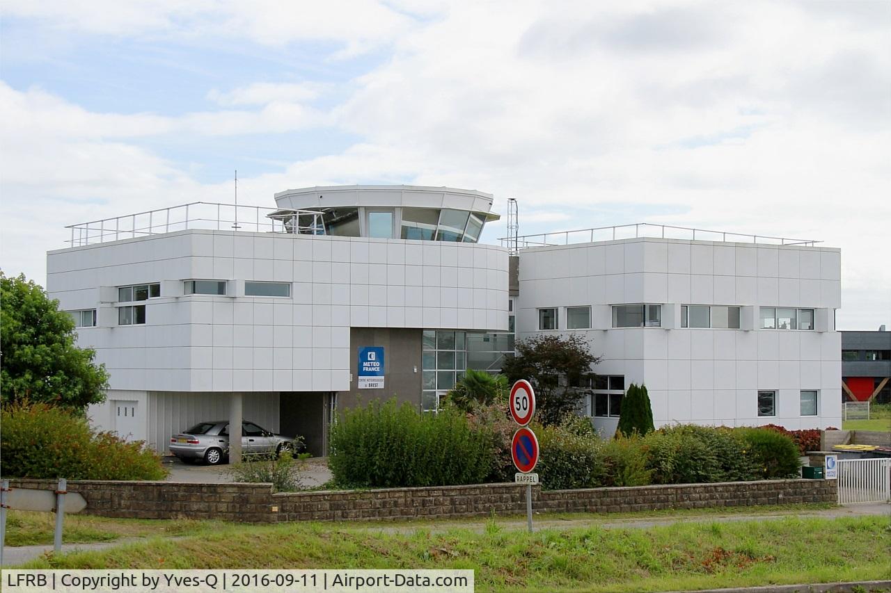 Brest Bretagne Airport, Brest France (LFRB) - Weather center, Brest-Bretagne airport (LFRB-BES)