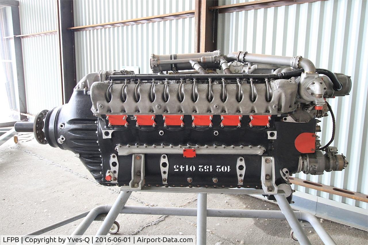 Paris Airport,  France (LFPB) - Junkers Jumbo 213 V-12 liquid-cooled aircraft engine, Paris-Le Bourget Air & Space Museum (LFPB-LBG)