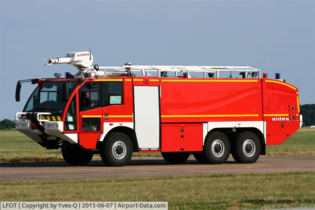 Tours Val de Loire Airport, Tours France (LFOT) - Fire truck, Tours-St Symphorien Air Base 705 (LFOT-TUF)