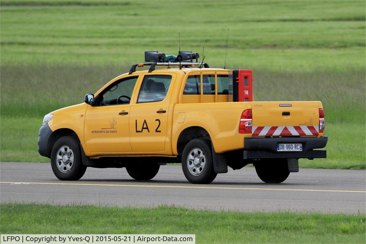 Paris Orly Airport, Orly (near Paris) France (LFPO) - Runway control (bird strike hazard), Paris-Orly airport (LFPO-ORY)