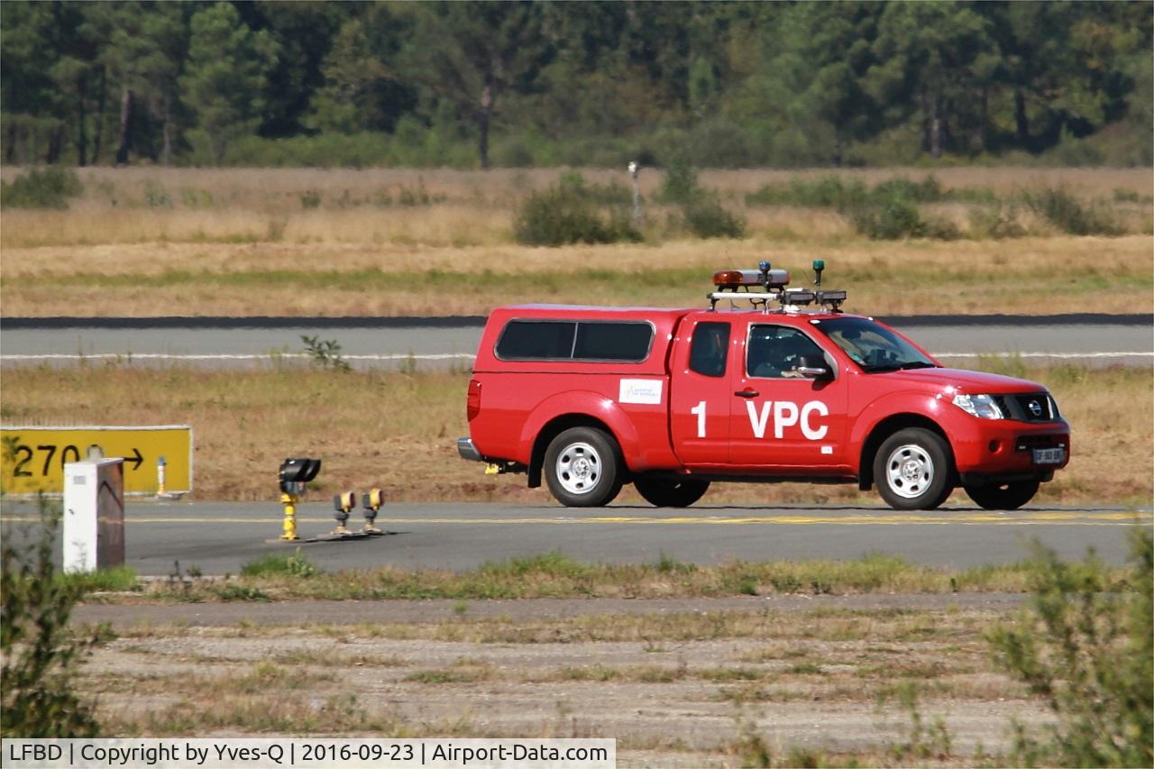 Bordeaux Airport, Merignac Airport France (LFBD) - Runway control (bird strike hazard), Bordeaux-Mérignac airport (LFBD-BOD)
