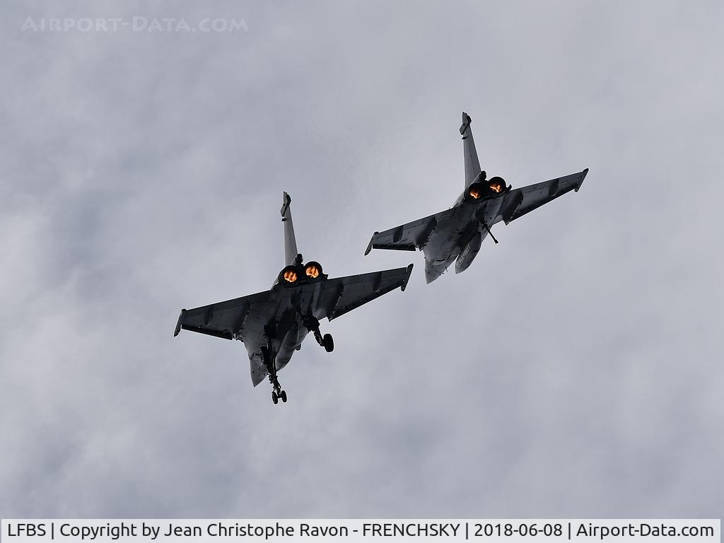 Biscarrosse Airport, Parentis Airport France (LFBS) - RAFALE MARINE (training for Biscarrosse show 2018)