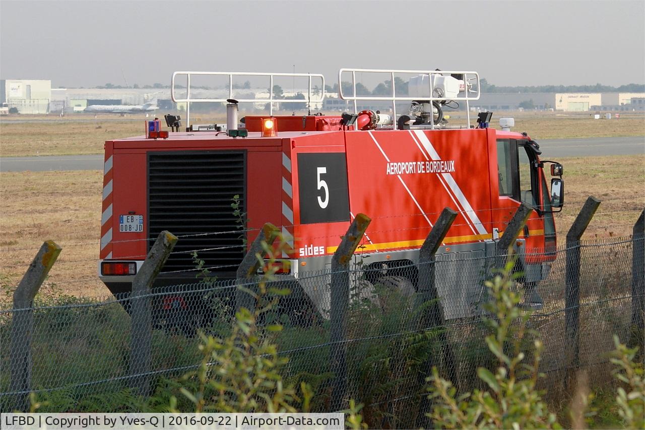 Bordeaux Airport, Merignac Airport France (LFBD) - Fire truck, Bordeaux-Mérignac airport (LFBD-BOD)