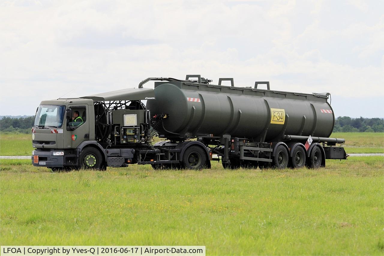 LFOA Airport - Military refueling truck, Avord air base (LFOA)