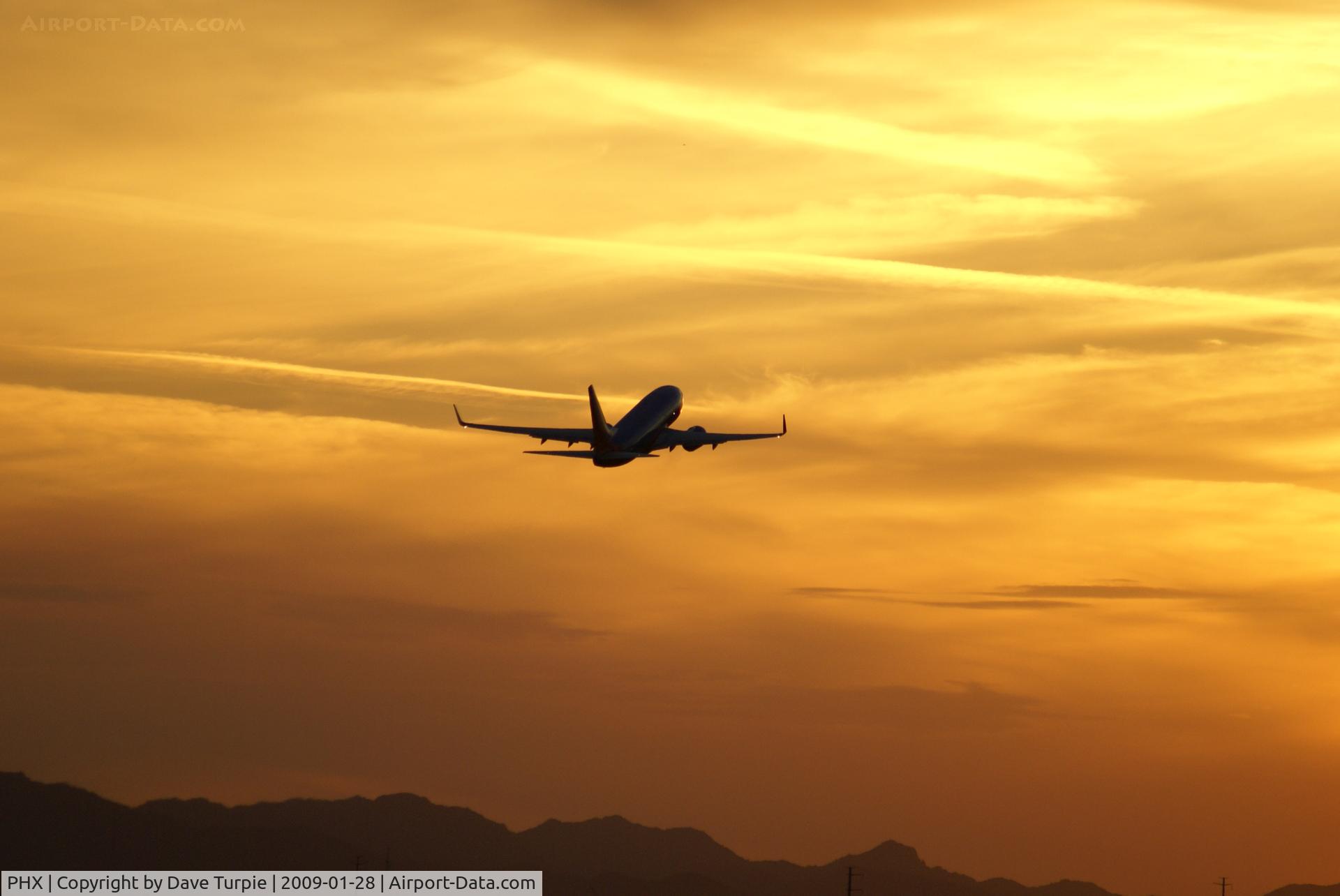 Phoenix Sky Harbor International Airport (PHX) - Another sunset picture from KPHX.