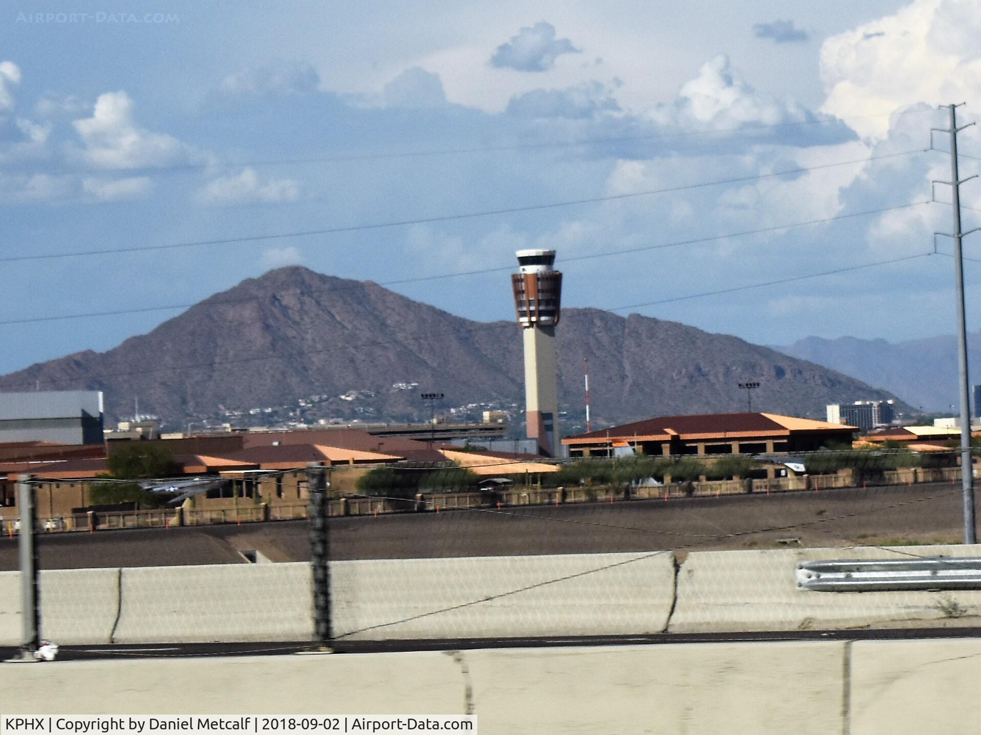 Phoenix Sky Harbor International Airport (PHX) - A view of the Phoenix Sky Harbor International Airport from the I-10