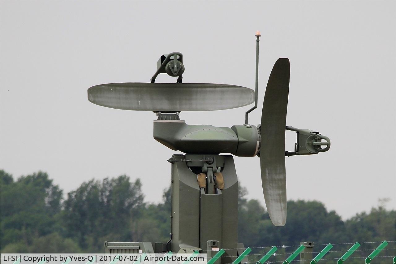 LFSI Airport - Runway approach radar, St Dizier-Robinson air base 113 (LFSI)
