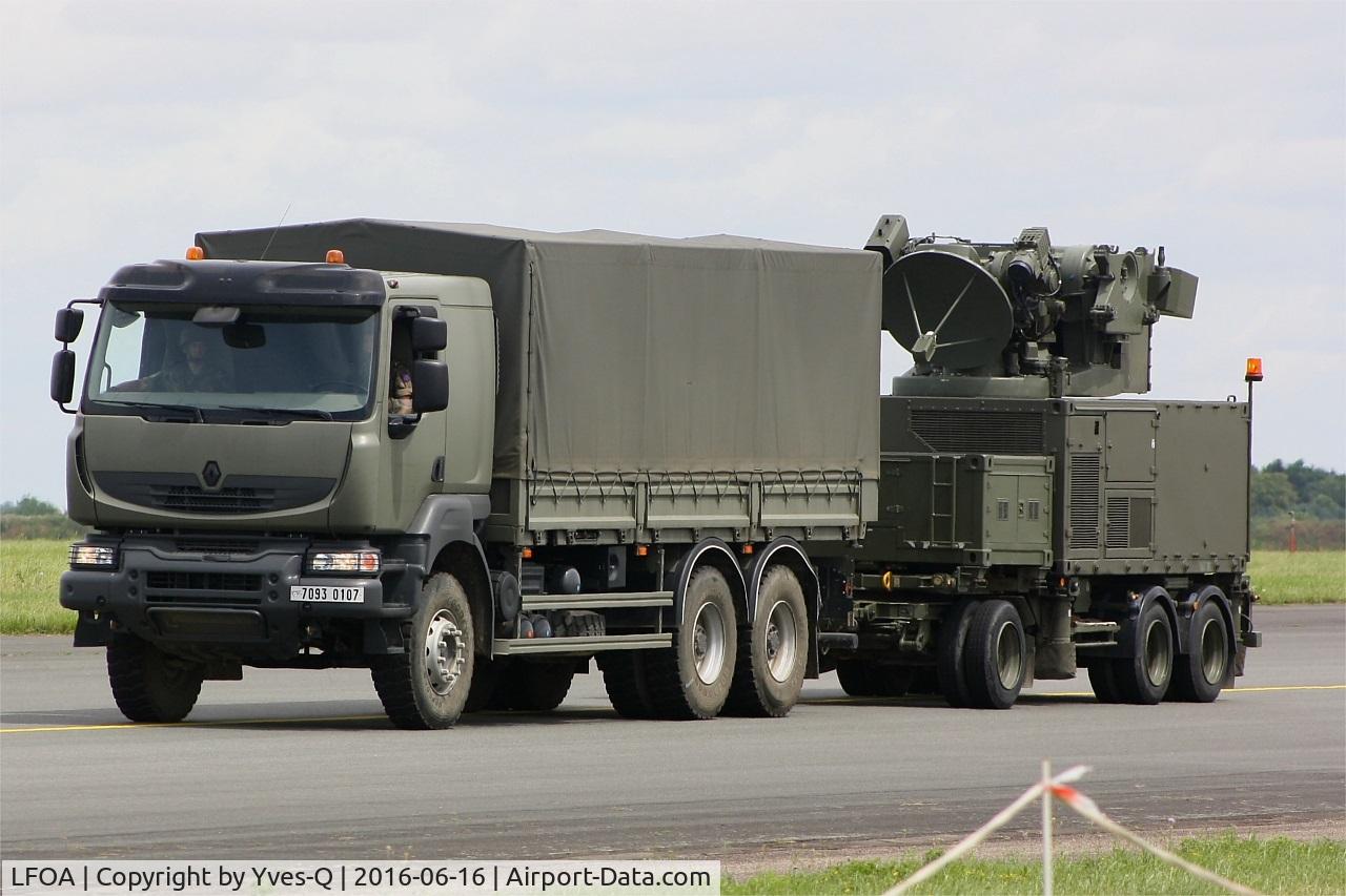 LFOA Airport - All-weather short-range anti-air missile and aircraft Crotale system, Protection of Avord air base 702  (LFOA)