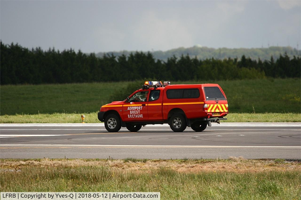 Brest Bretagne Airport, Brest France (LFRB) - Runway control, Brest-Bretagne airport (LFRB-BES)