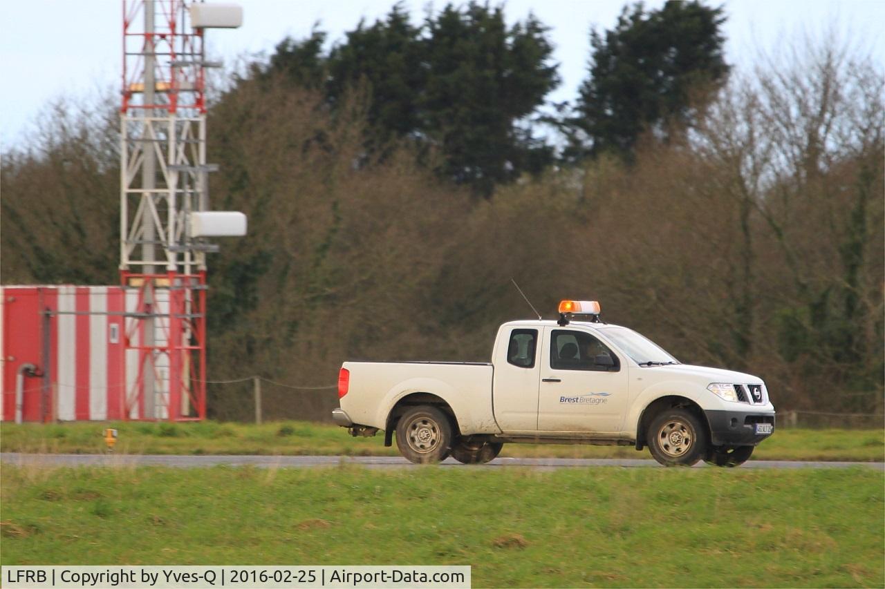 Brest Bretagne Airport, Brest France (LFRB) - Runway control, Brest-Bretagne airport (LFRB-BES)