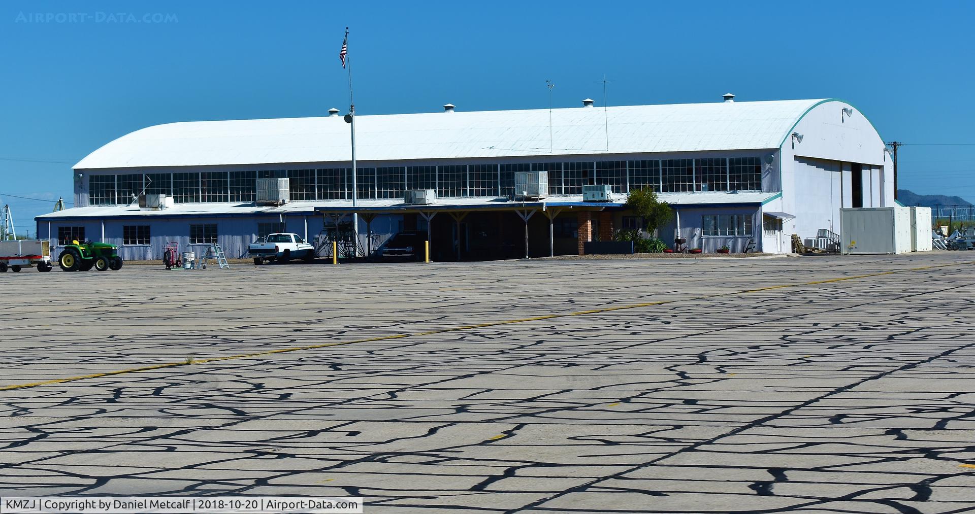 Pinal Airpark Airport (MZJ) - A old WWII hanger at Pinal Airpark.