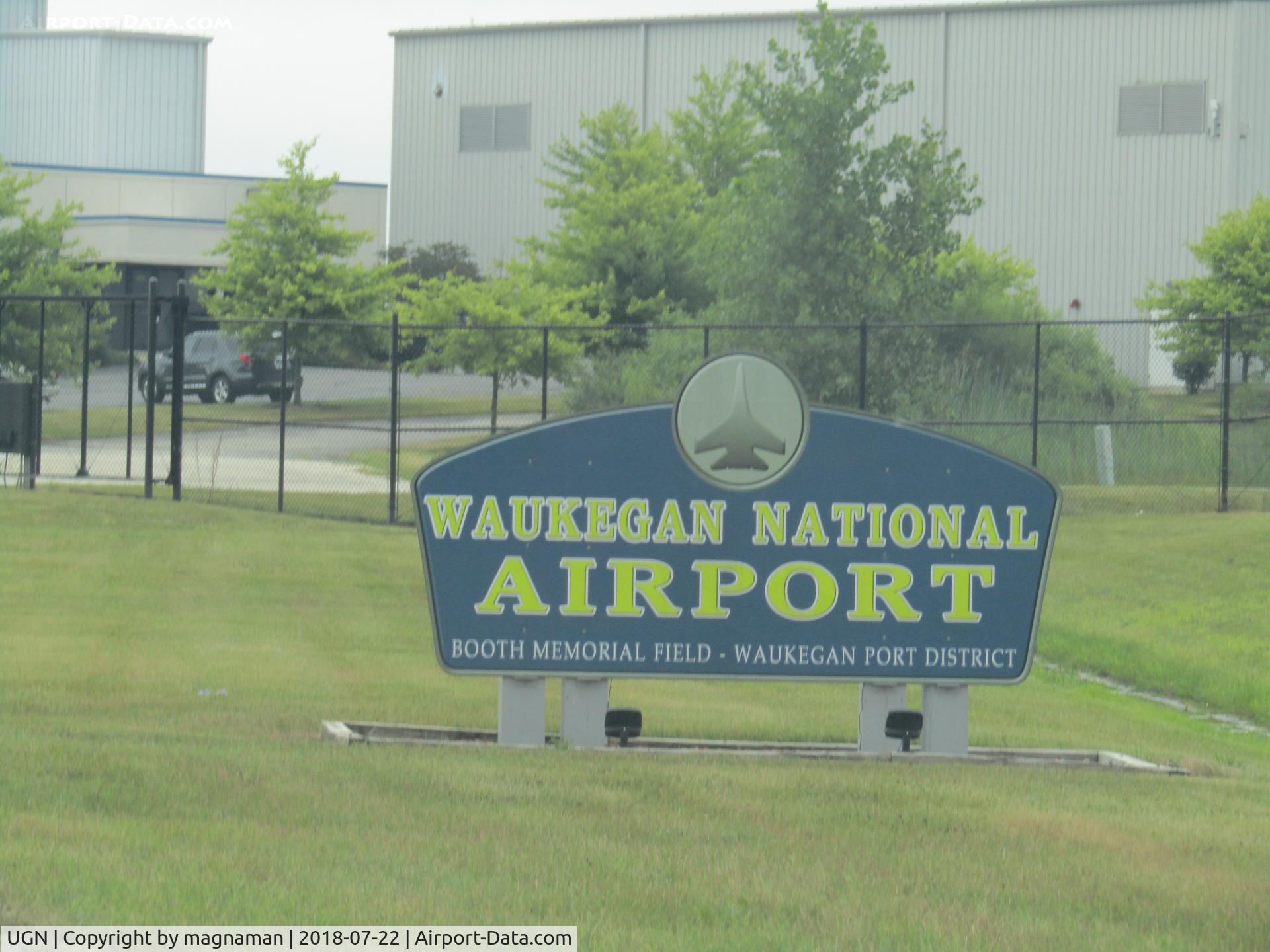 Waukegan Regional Airport (UGN) - entry sing on way into airport