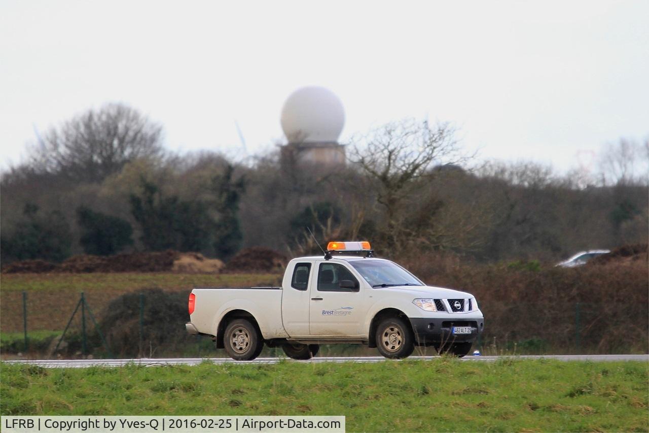 Brest Bretagne Airport, Brest France (LFRB) - Runway control, Brest-Bretagne airport (LFRB-BES)