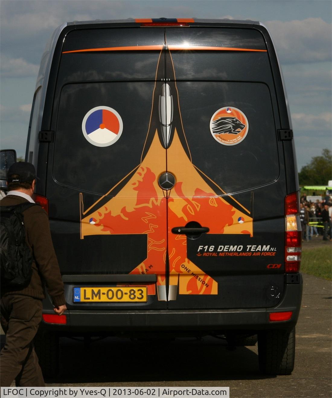 Châteaudun Airport, Châteaudun France (LFOC) - Logistic support vehicle F16 demo team, Chateaudun Air Base 279 (LFOC)