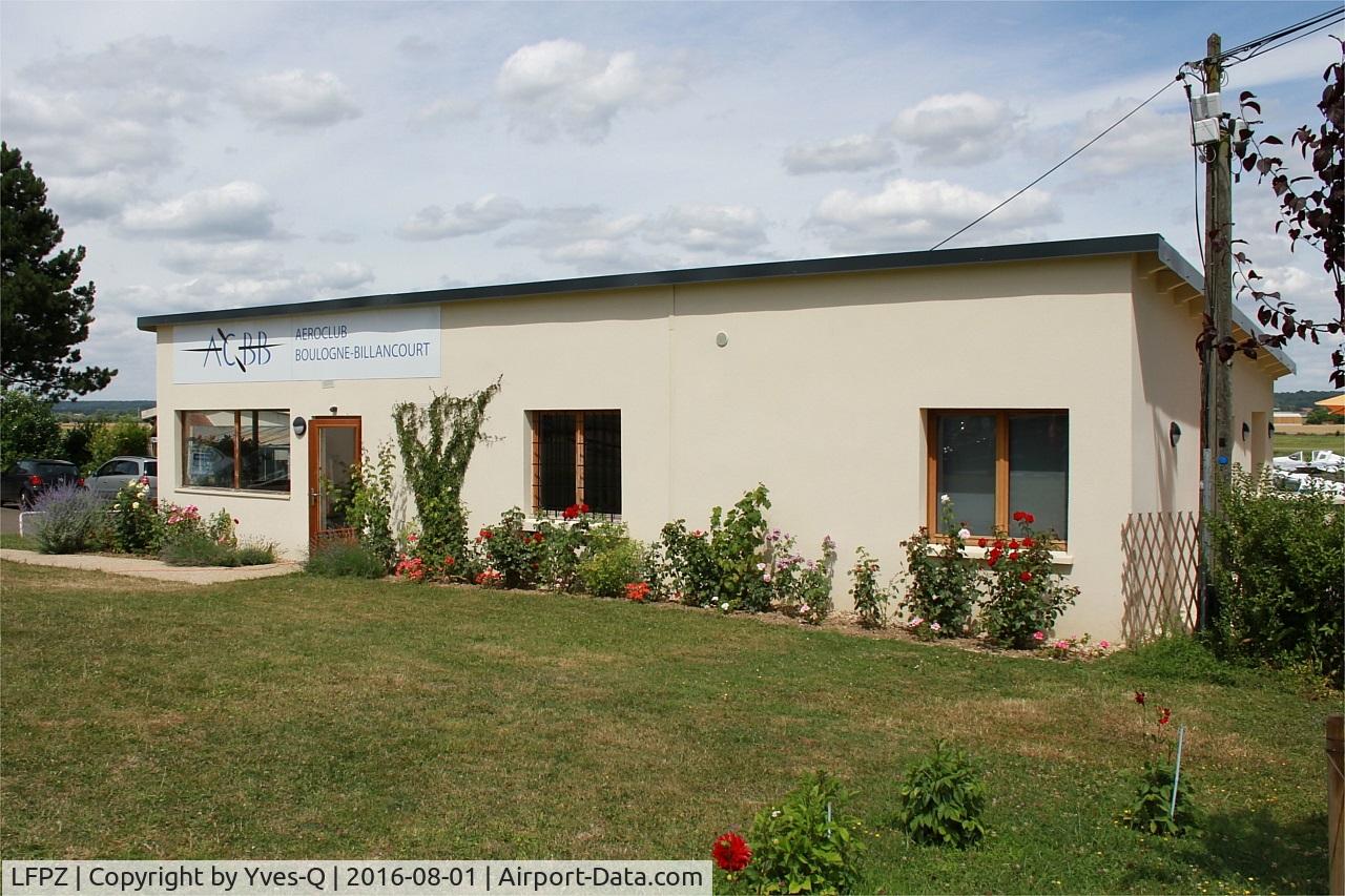 Saint-Cyr-l'École Airport, Saint-Cyr-l'École France (LFPZ) - Flying club, St Cyr l'Ecole airfield (LFPZ-XZB)