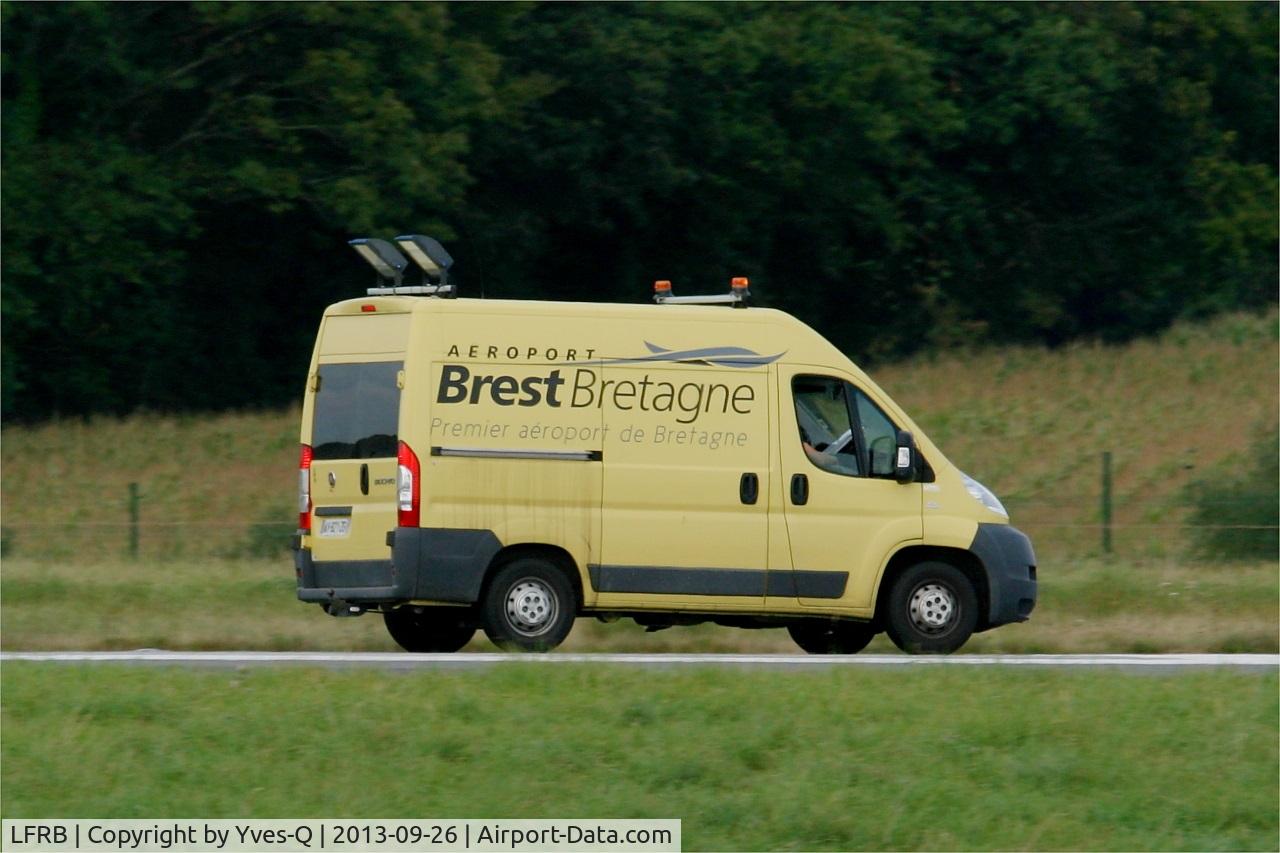 Brest Bretagne Airport, Brest France (LFRB) - ILS system maintenance, Brest-Bretagne airport (LFRB-BES)