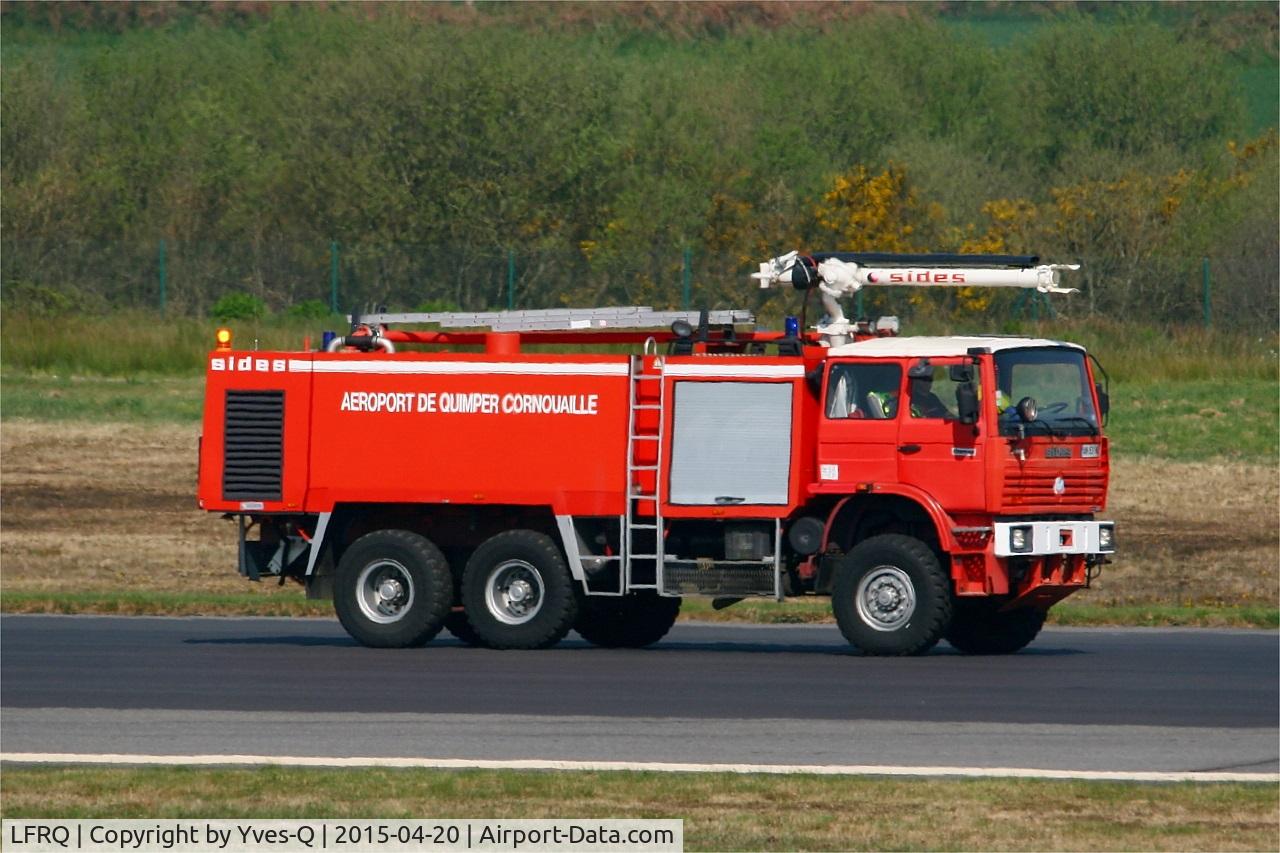 Quimper Pluguffan Airport, Quimper France (LFRQ) - Runway control, Quimper-Cornouaille Airport (LFRQ-UIP)