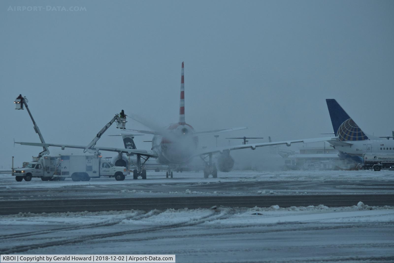 Boise Air Terminal/gowen Fld Airport (BOI) - De icing at the gate.
