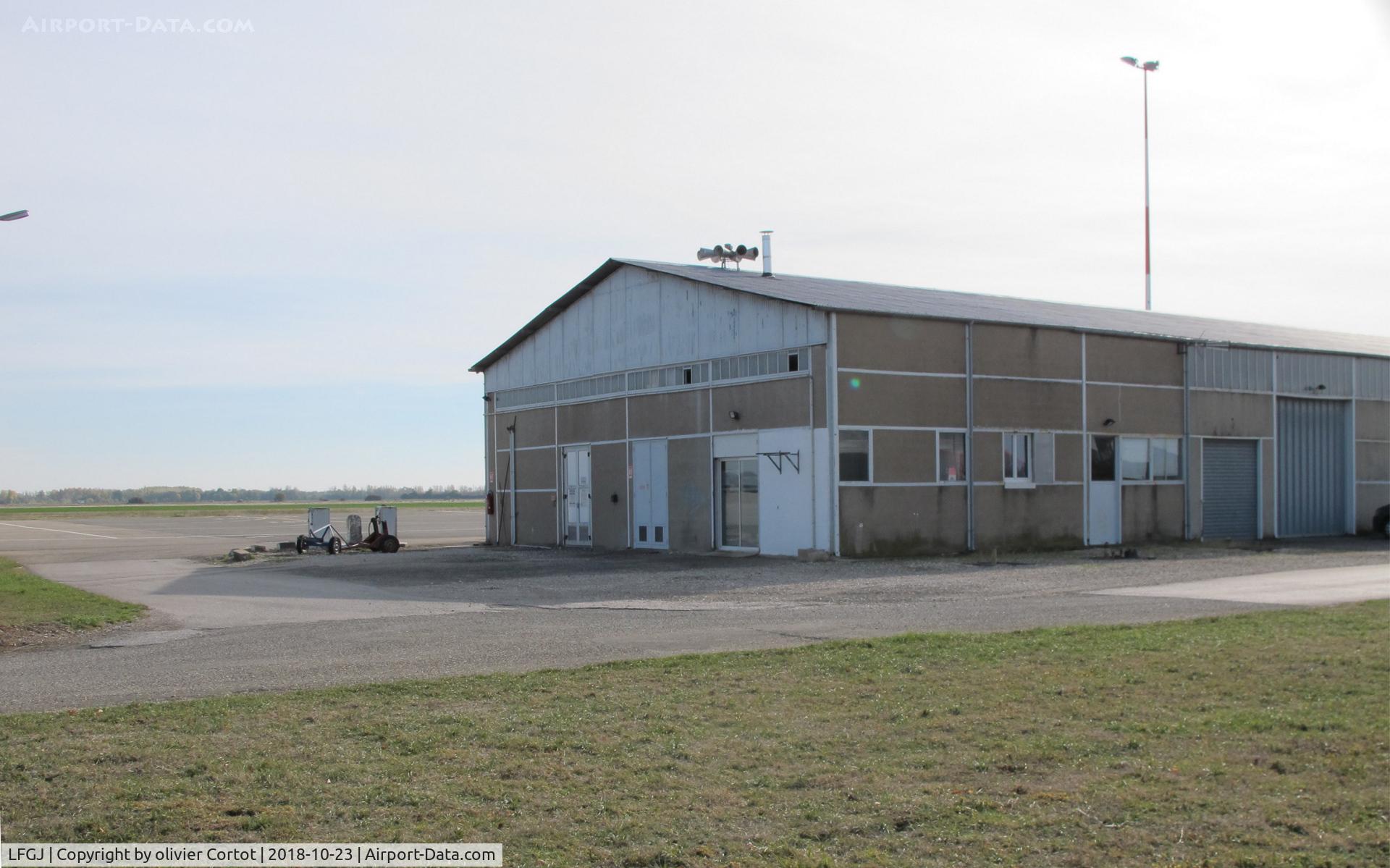 Dole Tavaux Airport, Dole France (LFGJ) - old hangar