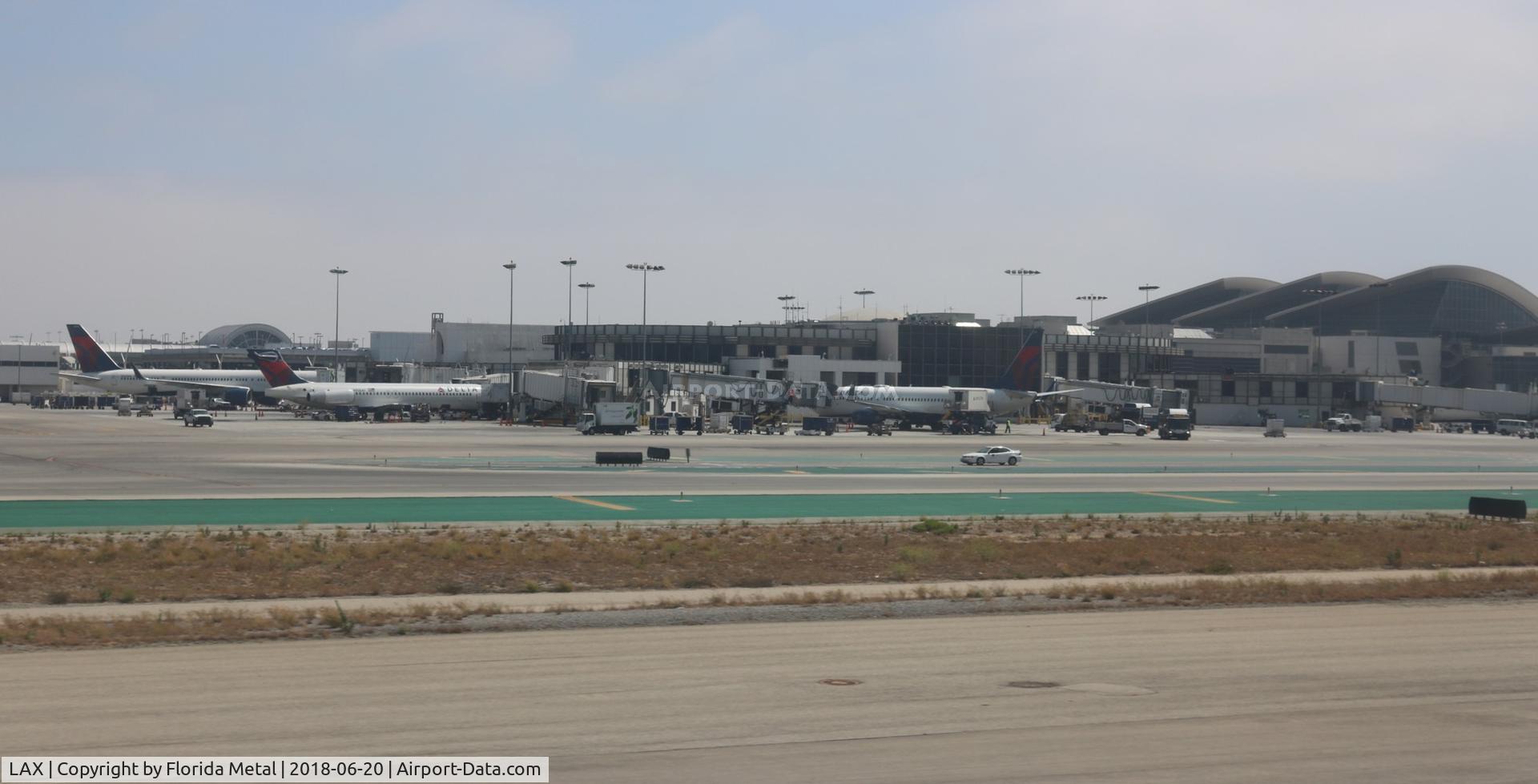 Los Angeles International Airport (LAX) - Departing LAX