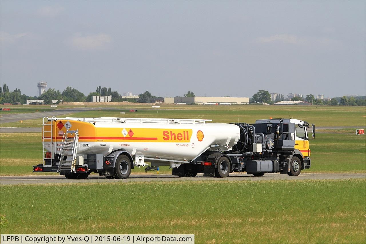 Paris Airport,  France (LFPB) - Refueling truck, Paris-Le Bourget (LFPB-LBG)