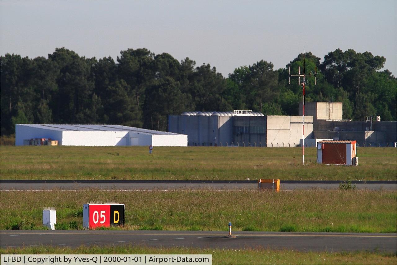 Bordeaux Airport, Merignac Airport France (LFBD) - Bordeaux-Mérignac airport (LFBD-BOD)