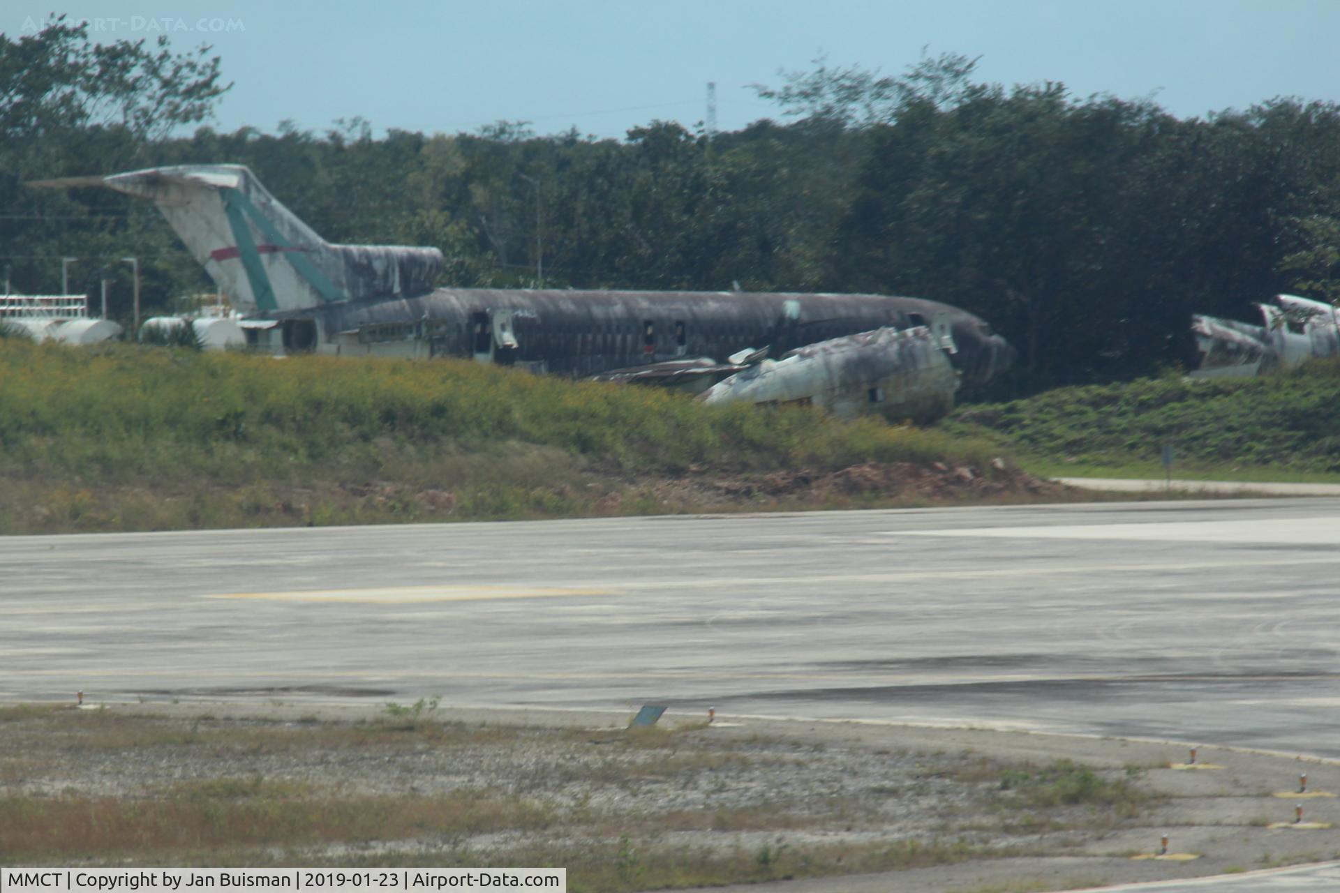 Chichen Itza International Airport, Chichen Itza, Yucatán Mexico (MMCT) - remains of Boeing 727 XA-AAQ (N935PG)