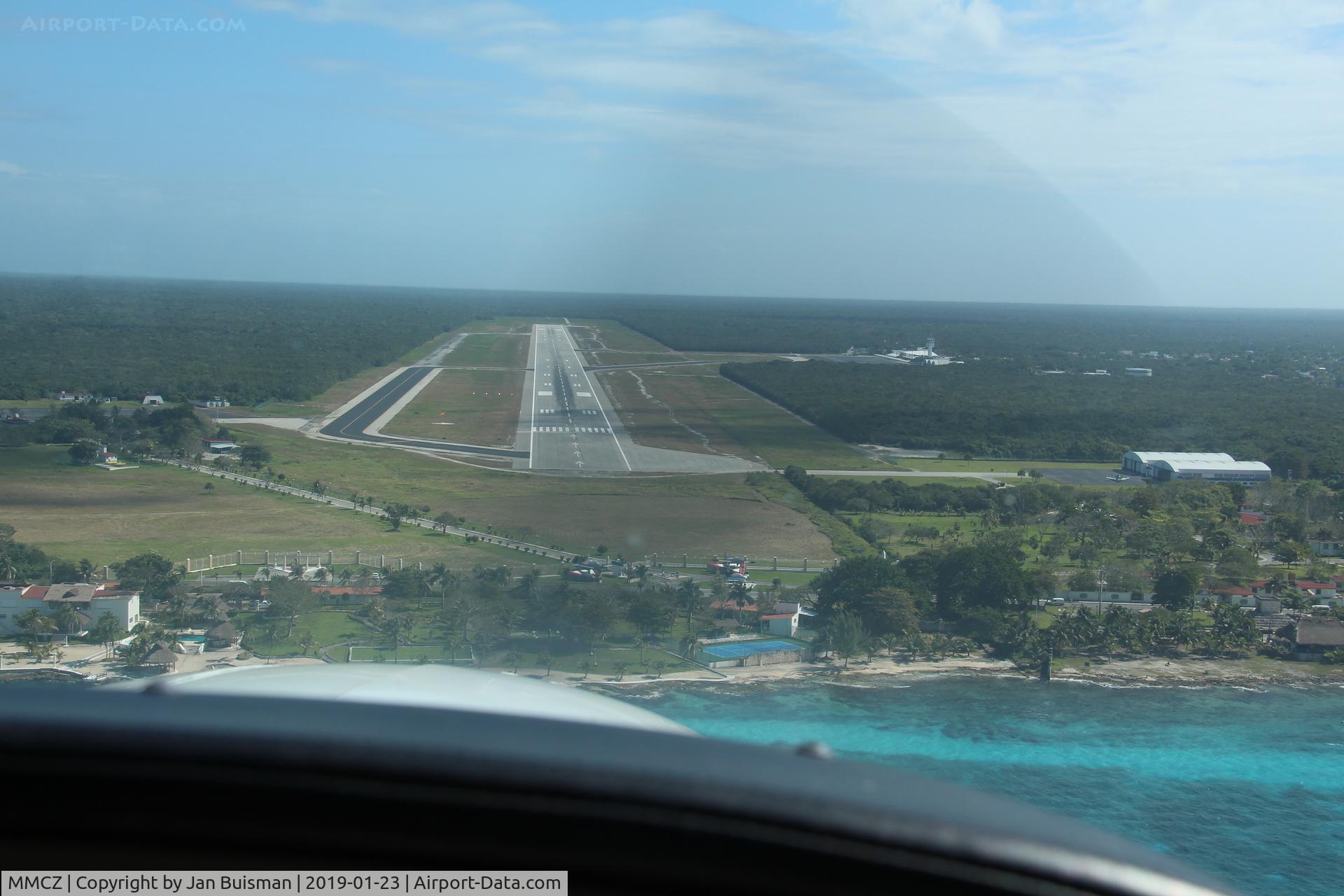 Cozumel International Airport, Cozumel, Quintana Roo Mexico (MMCZ) - XA-FTG coming in for landing