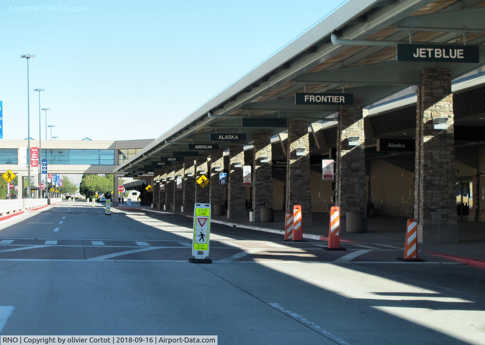 Reno/tahoe International Airport (RNO) - passengers drop zone