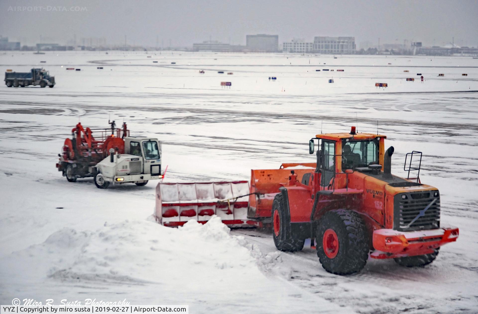 Toronto Pearson International Airport (Toronto/Lester B. Pearson International Airport, Pearson Airport), Toronto, Ontario Canada (YYZ) - Toronto Pearson International Airport, winter activities.
