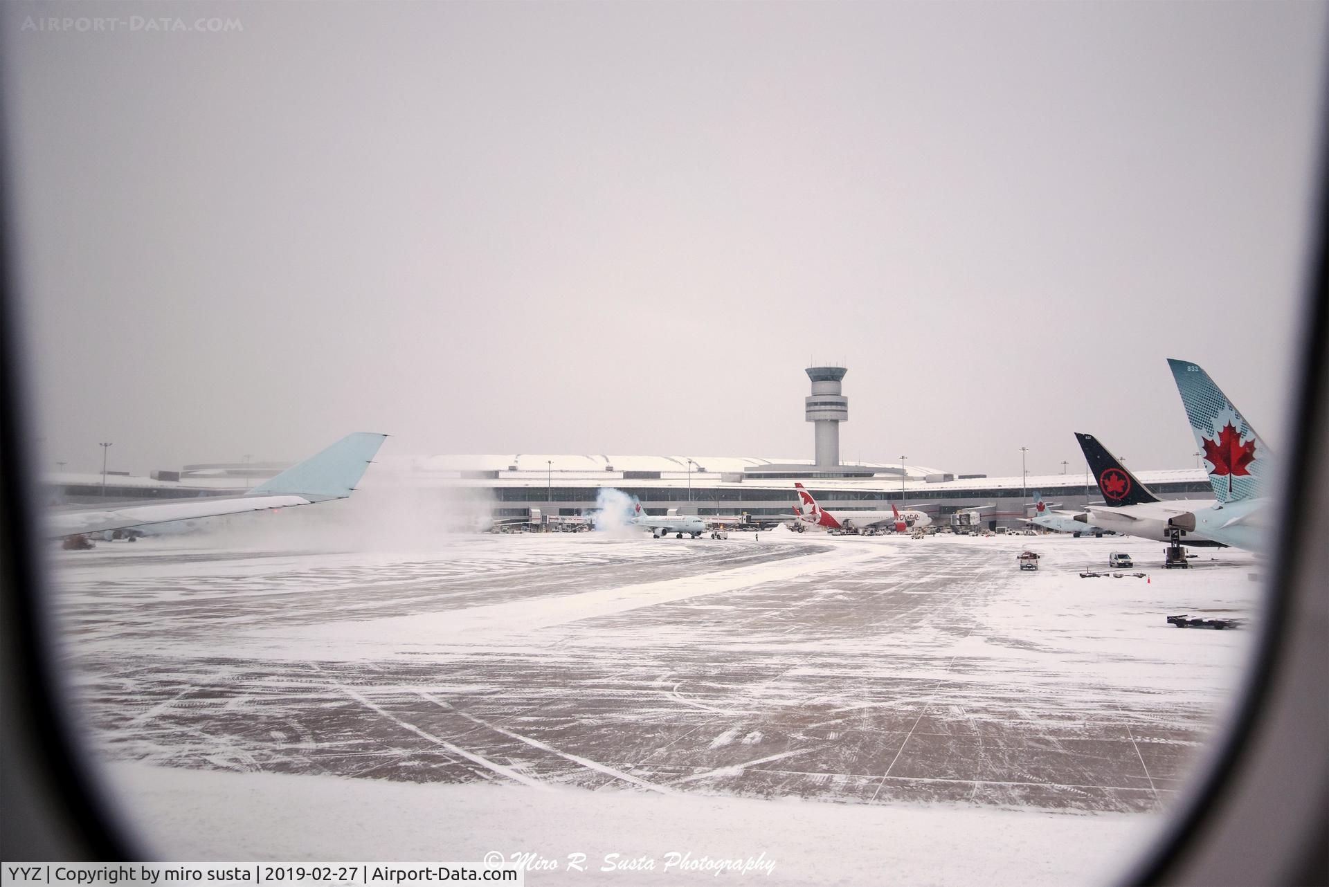 Toronto Pearson International Airport (Toronto/Lester B. Pearson International Airport, Pearson Airport), Toronto, Ontario Canada (YYZ) - Toronto Pearson International Airport, winter activities.