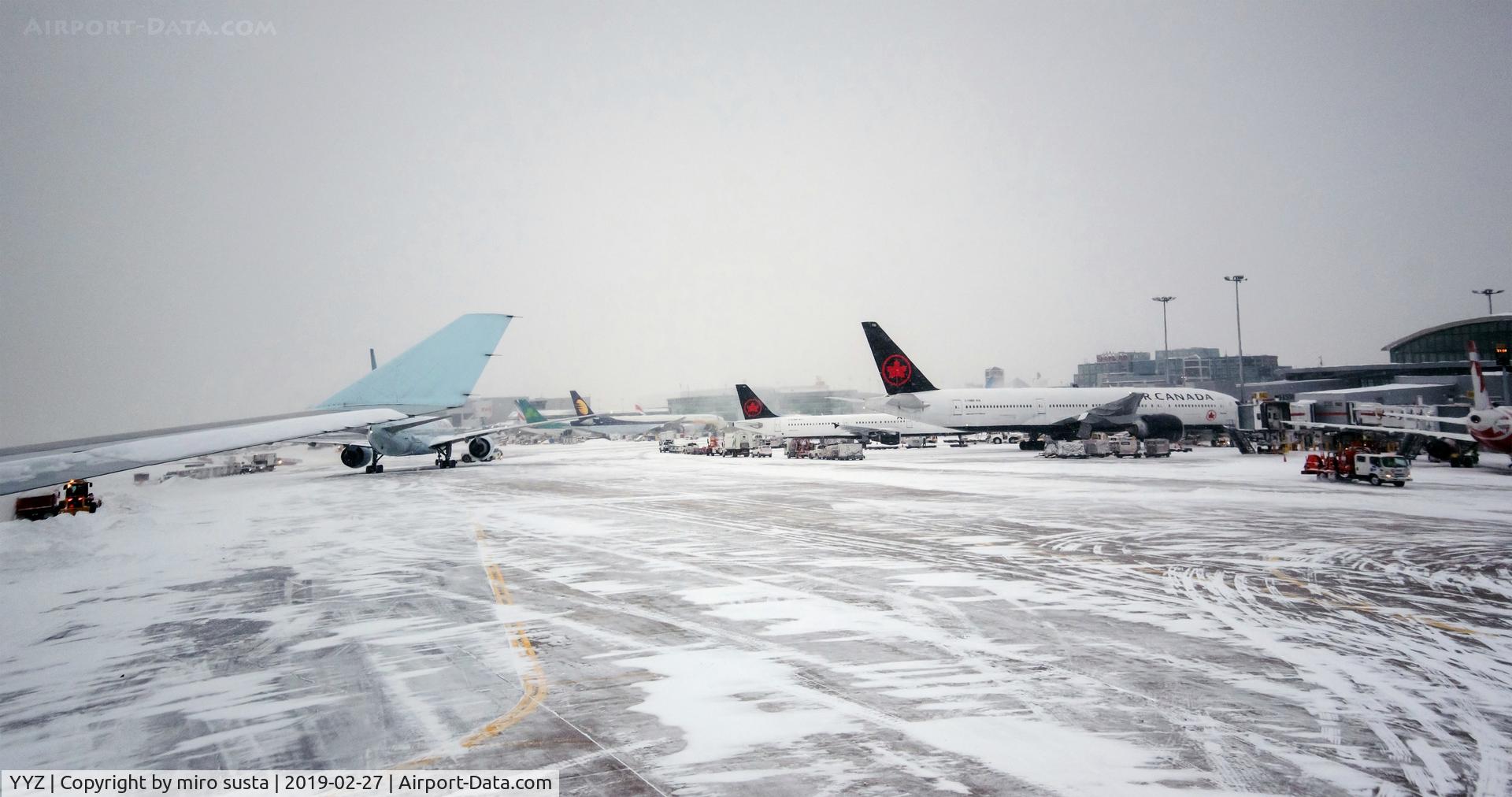 Toronto Pearson International Airport (Toronto/Lester B. Pearson International Airport, Pearson Airport), Toronto, Ontario Canada (YYZ) - Toronto Pearson International Airport, winter activities.