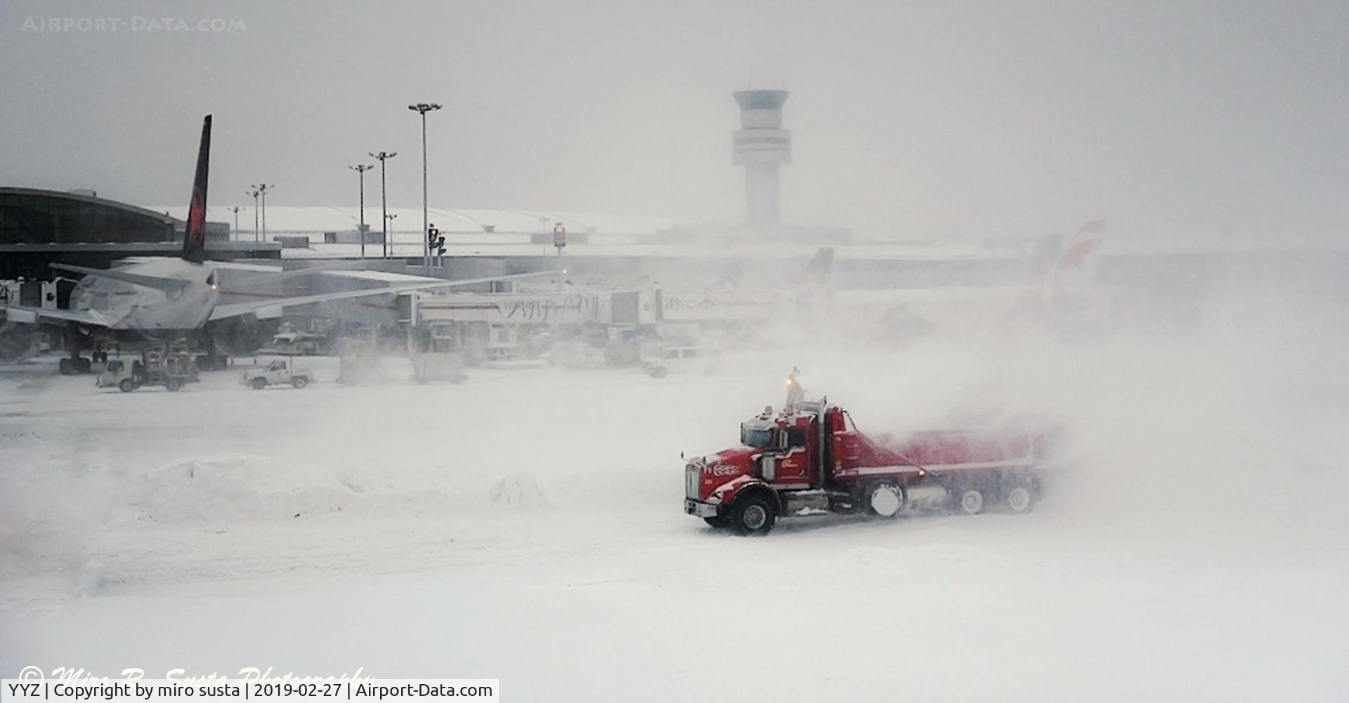 Toronto Pearson International Airport (Toronto/Lester B. Pearson International Airport, Pearson Airport), Toronto, Ontario Canada (YYZ) - Toronto Pearson International Airport, winter activities.