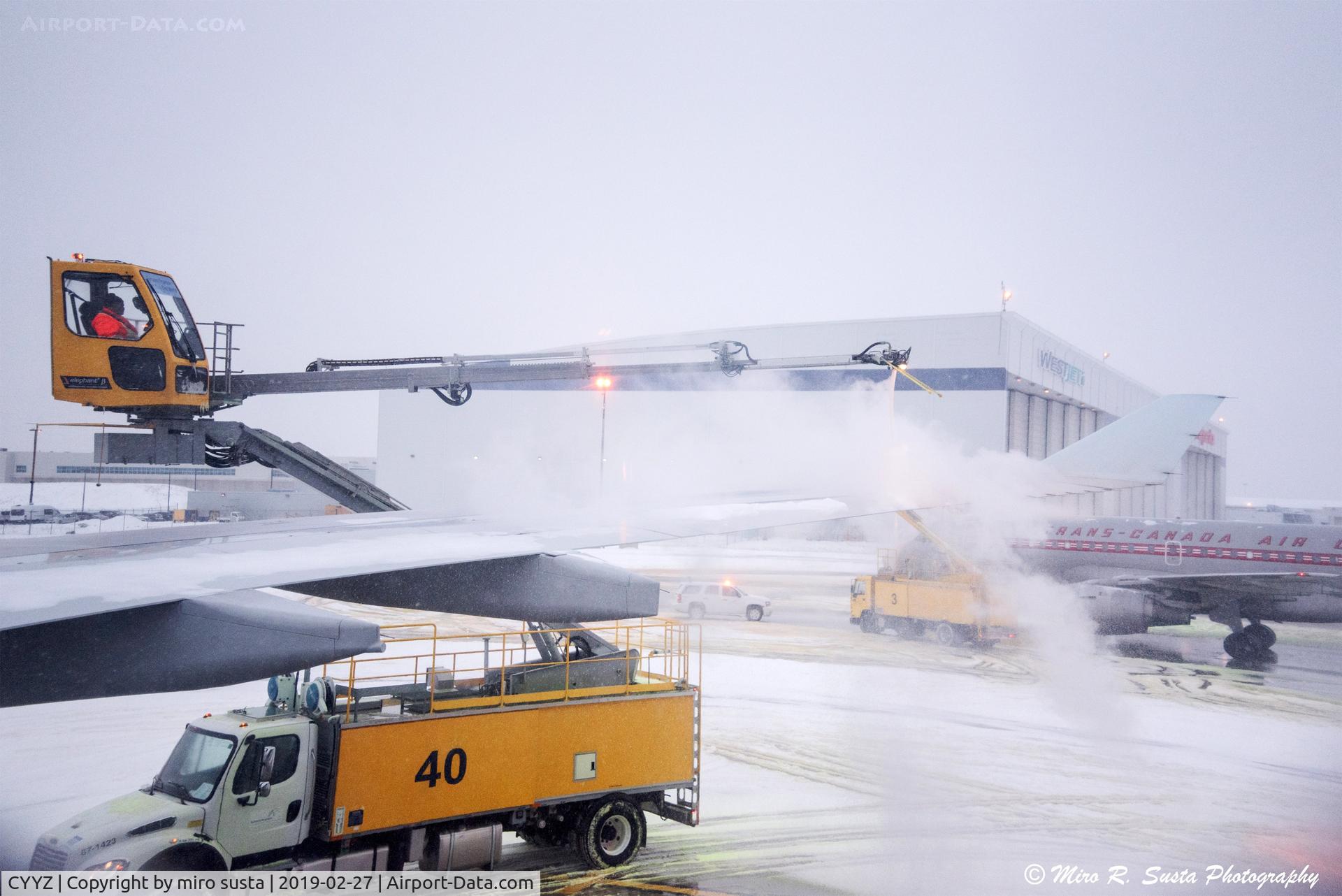Toronto Pearson International Airport (Toronto/Lester B. Pearson International Airport, Pearson Airport), Toronto, Ontario Canada (CYYZ) - Toronto Pearson International Airport, winter activities.