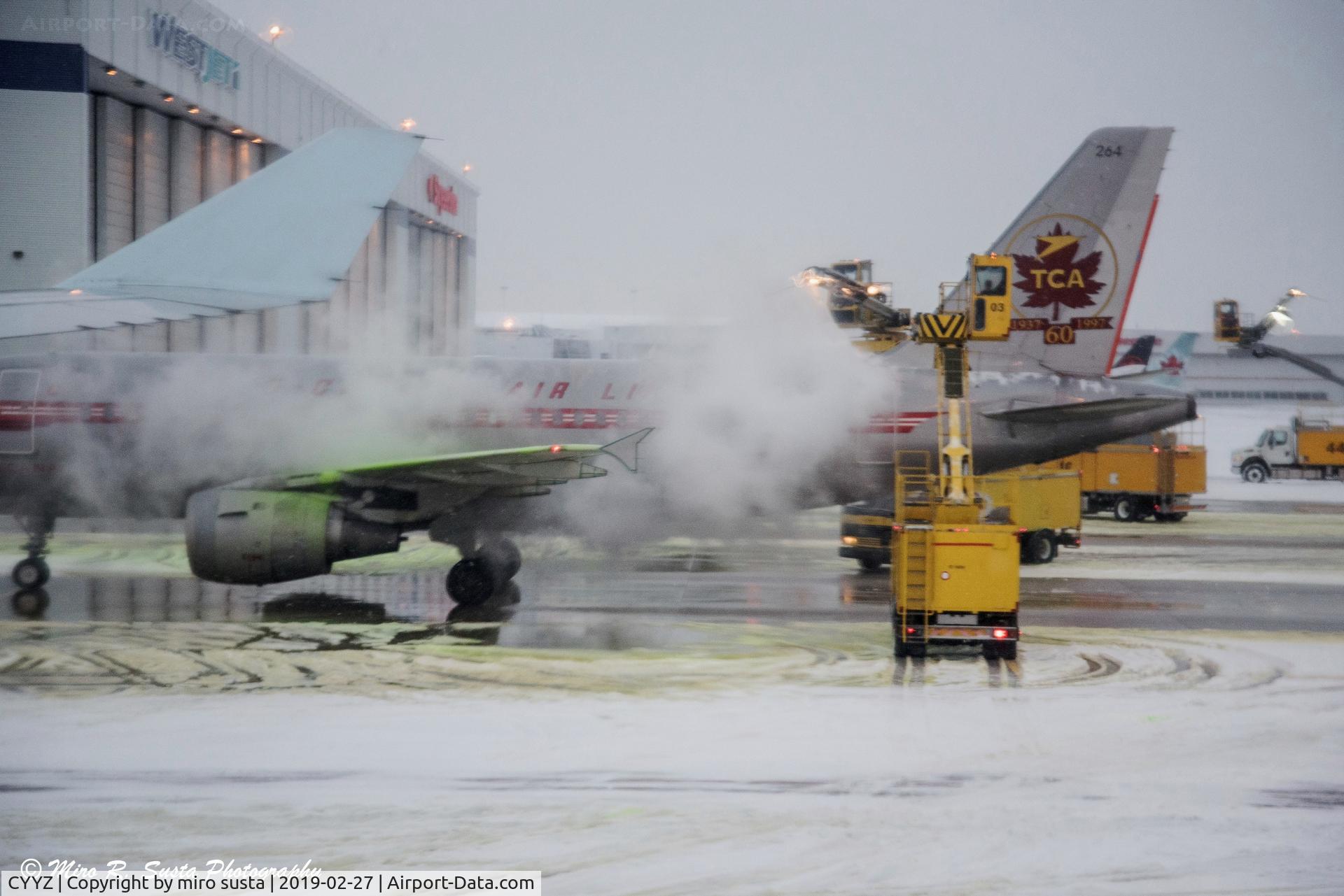 Toronto Pearson International Airport (Toronto/Lester B. Pearson International Airport, Pearson Airport), Toronto, Ontario Canada (CYYZ) - Toronto Pearson International Airport, winter activities.