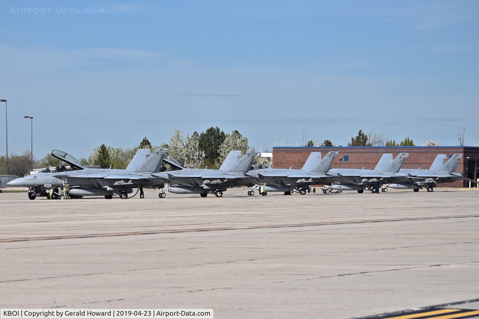 Boise Air Terminal/gowen Fld Airport (BOI) - F/A-18Es and Fs from NAS Oceana at BOI for a week to fly with A-10Cs with the Idaho ANG. VFA-32, VFA-83 and VFA-105.