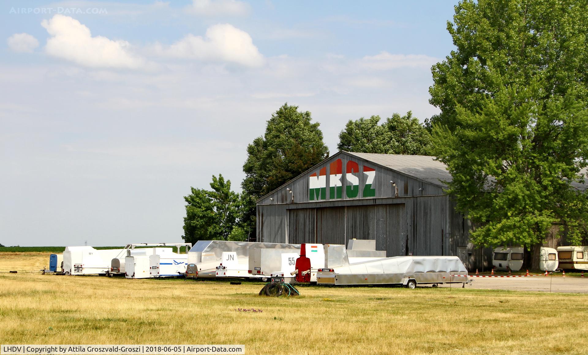LHDV Airport - LHDV - Dunaujváros/Kisapostag Airport, Hungary