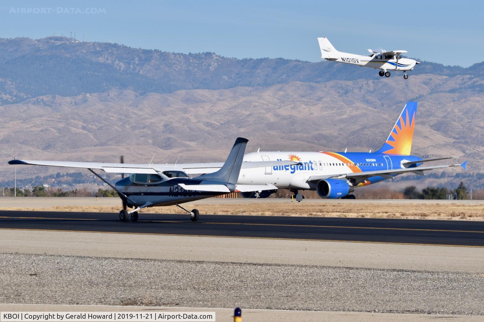 Boise Air Terminal/gowen Fld Airport (BOI) - Busy at Juliet and 10R.