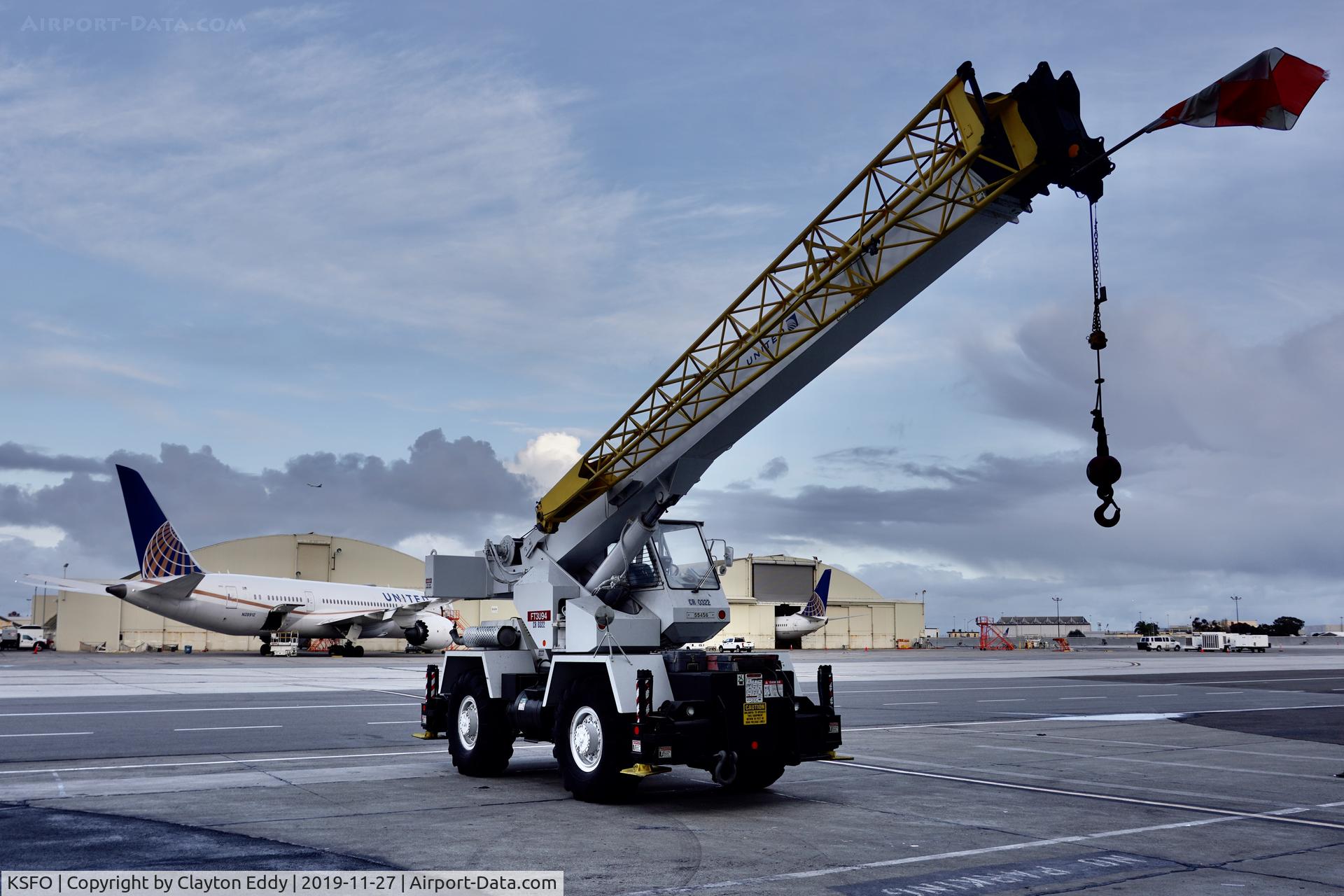 San Francisco International Airport (SFO) - Crane used to lift flight controls and engines. SFO 2019.