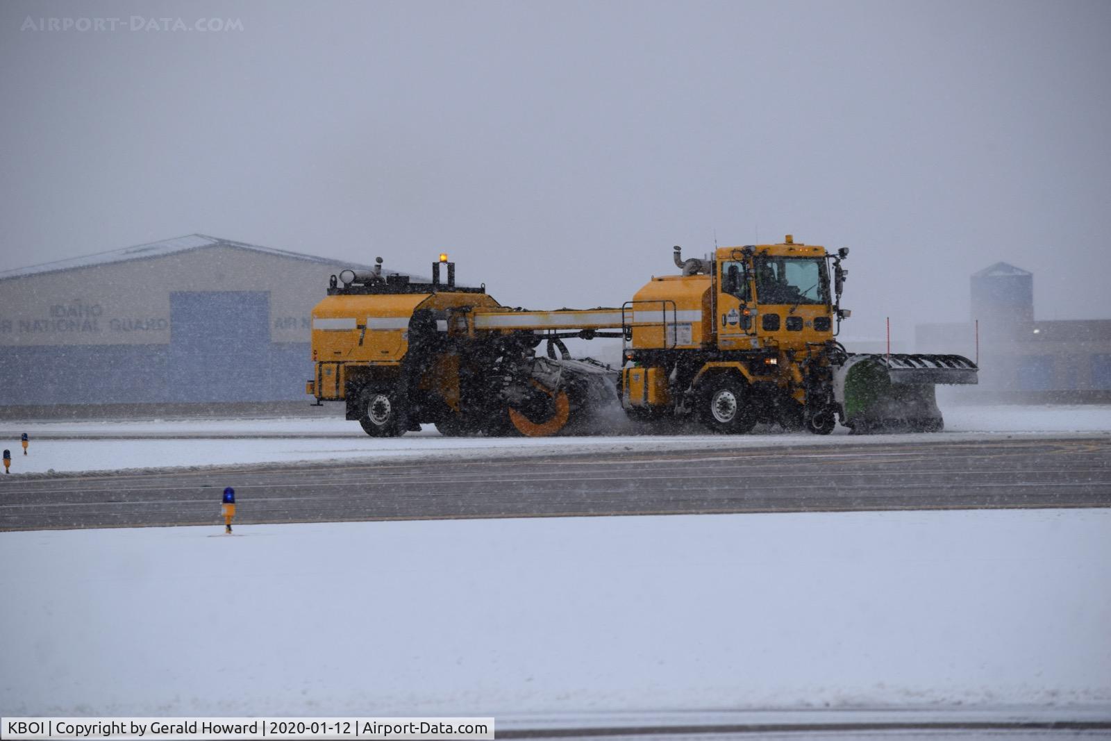 Boise Air Terminal/gowen Fld Airport (BOI) - Looks weird.