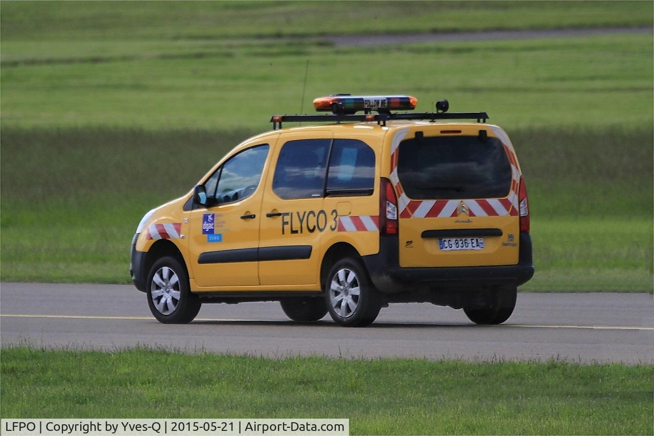 Paris Orly Airport, Orly (near Paris) France (LFPO) - Taxiway security, Paris-Orly airport (LFPO-ORY)