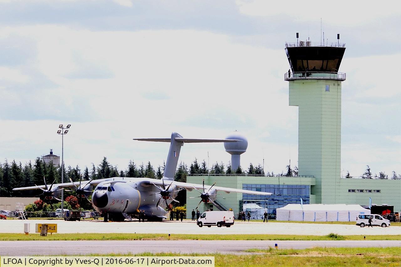 LFOA Airport - Avord air base 702 (LFOA)